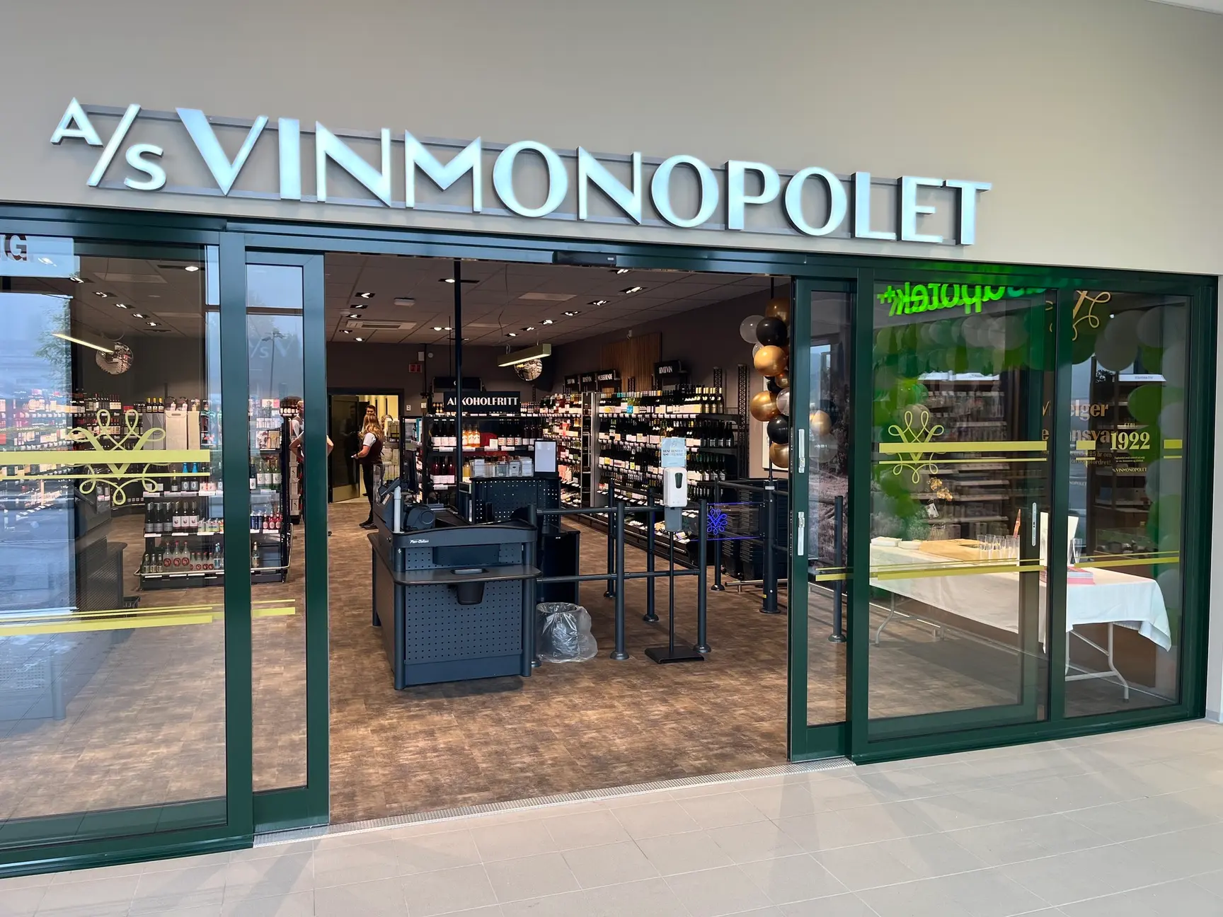 Photo outside of store Vinmonopolet.