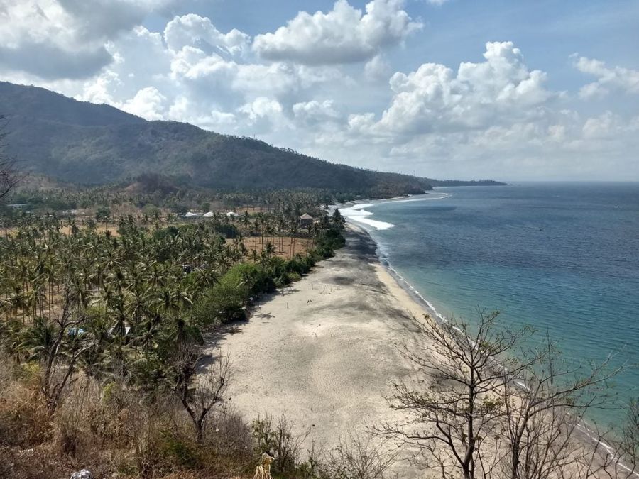 Výhledy z trasy Pamenang-Mataram pass.