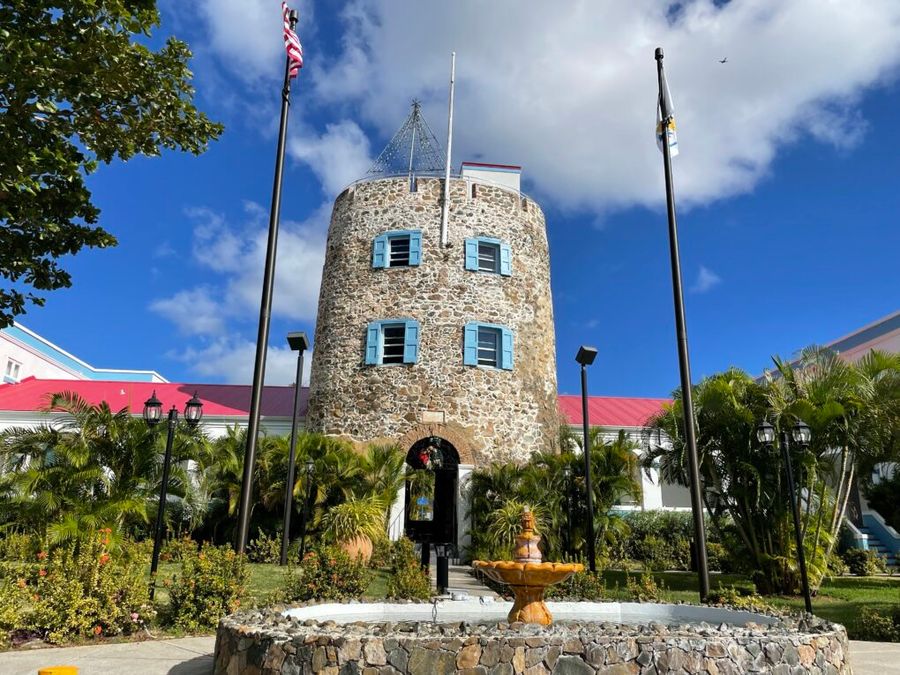 Hrad na vrcholu Bluebeard hill, USVI.