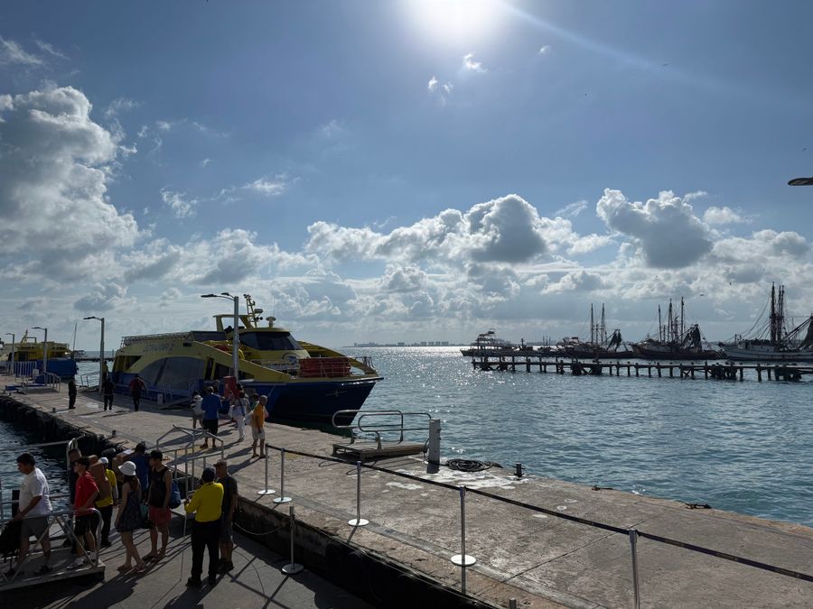 Isla Mujeres – barevné uličky a Karibik, Mexiko