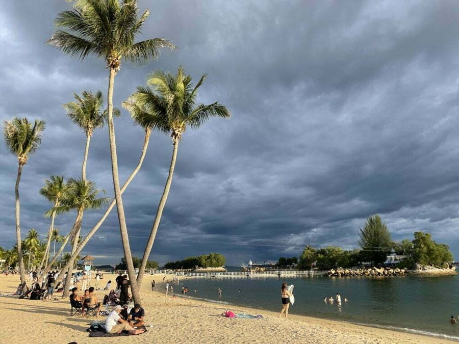 Siloso beach na ostrově Sentosa, Singapur.
