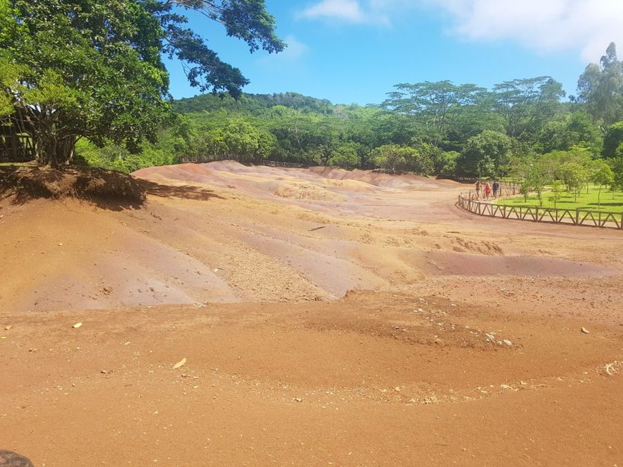 Barevná půda v Chamarel 7 colored Earth.
