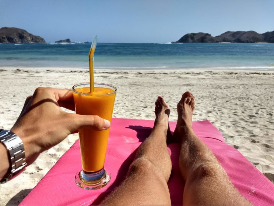 Mangový fresh džus na Tanjung Aan Beach.