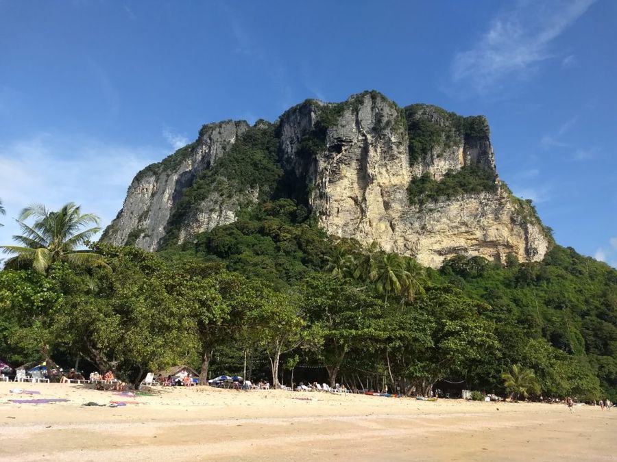 Hlavní pláž v Ao Nang, Krabi.