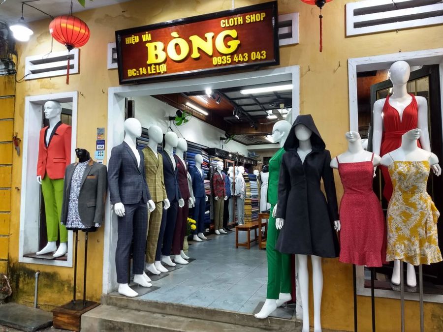 V Hoi An potkáte jedno krejčovství vedle druhého. Je opravdu těžké odolat lákačkám a hezkým kouskům oblečení.