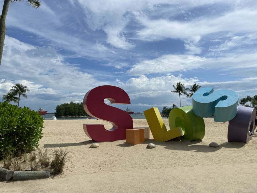 Siloso beach na ostrově Sentosa, Singapur.