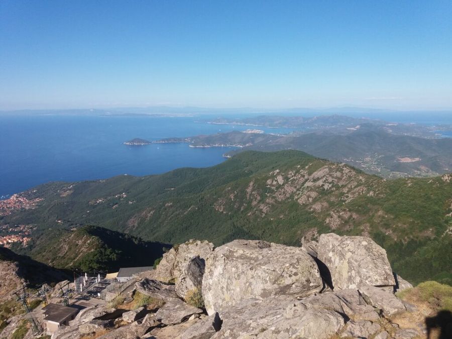Výhled z nejvyšší hory Elby - Monte Cappane.