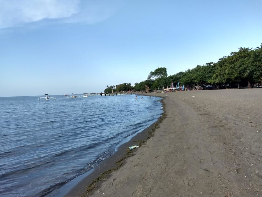 Tmavá pláž Lovina Beach