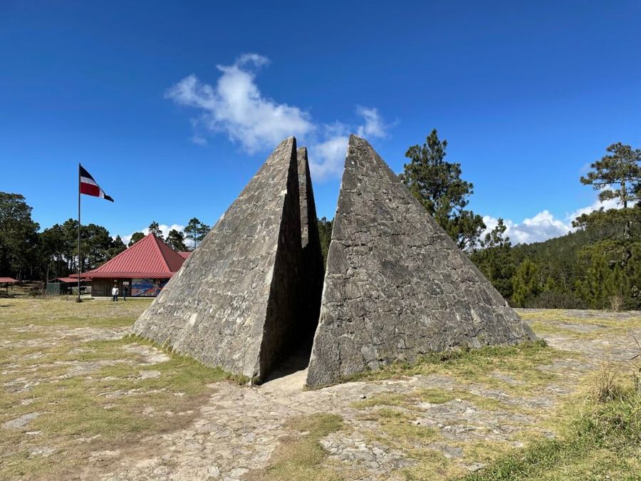 Las Pyramides de Valle Nuevo, Dominikánská republika.