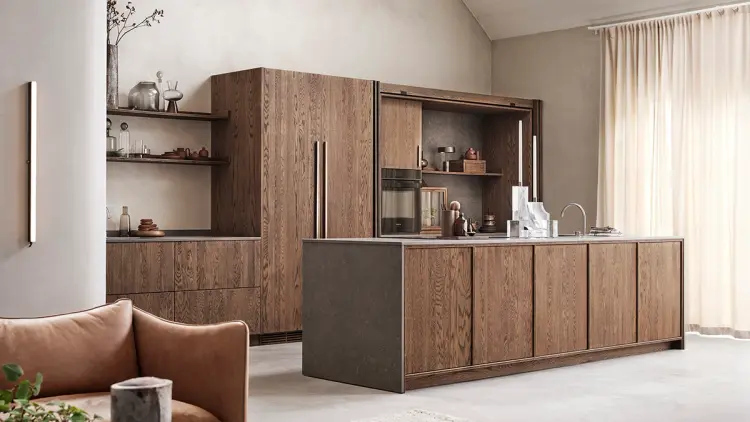 Kjøkken i en av årets store trender, mørkoljet eik.