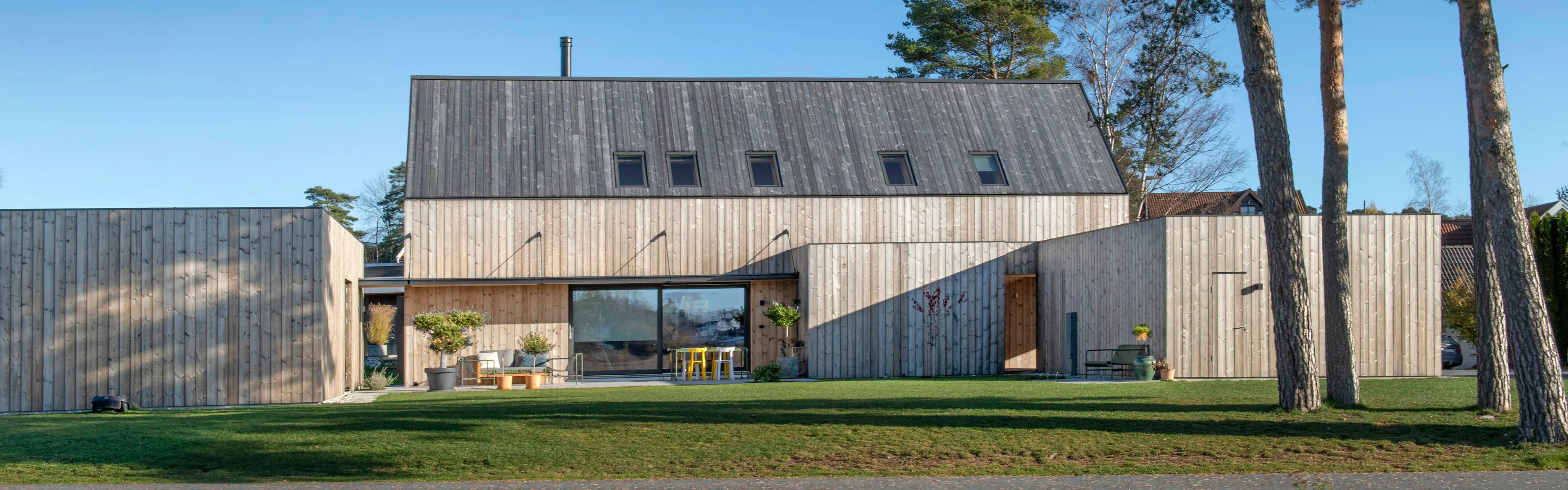 Moderne hus med malmfuru kledning fra Hasås.