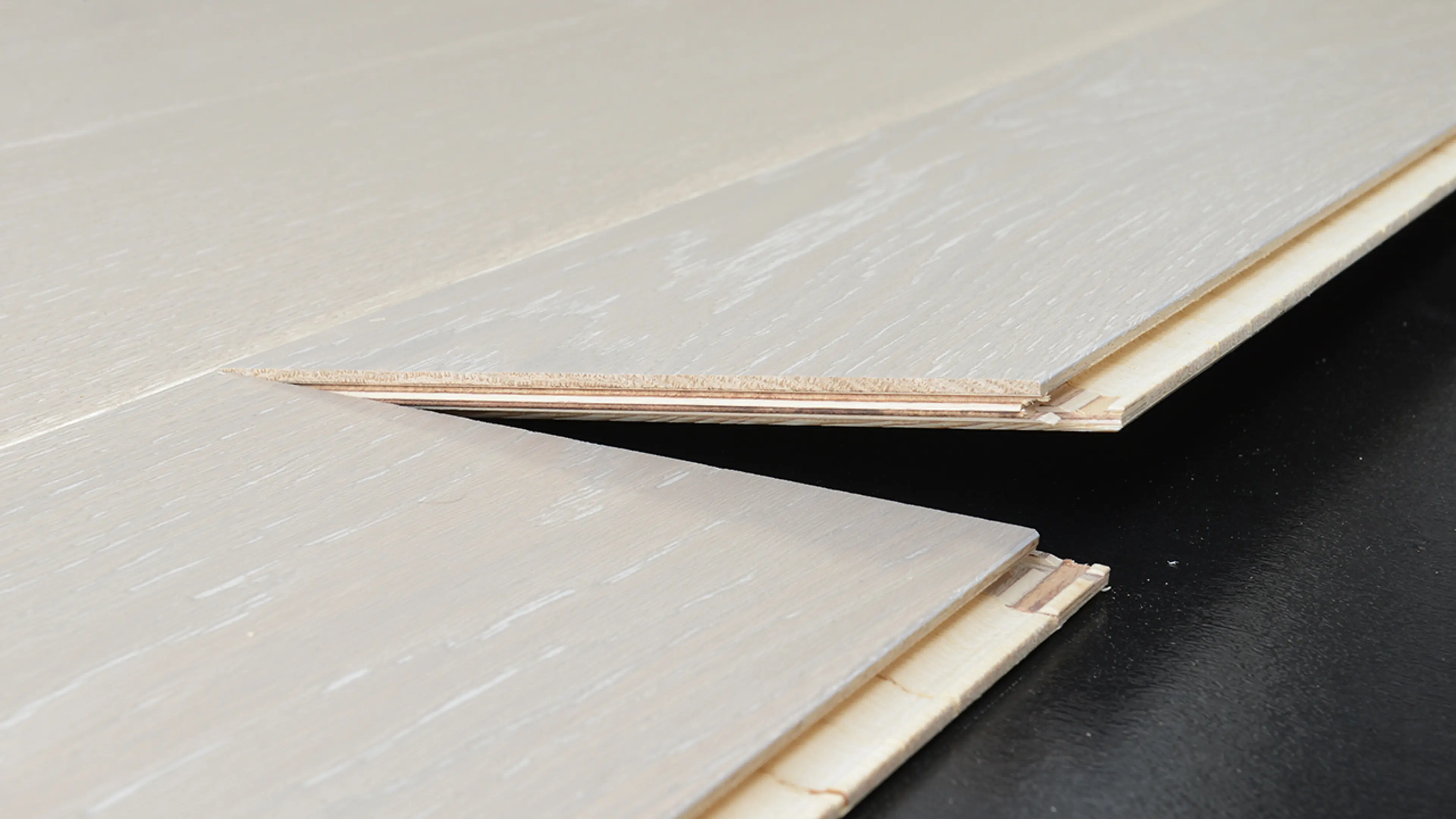 Gulv som legges med undergulv for et knirkefritt gulv.