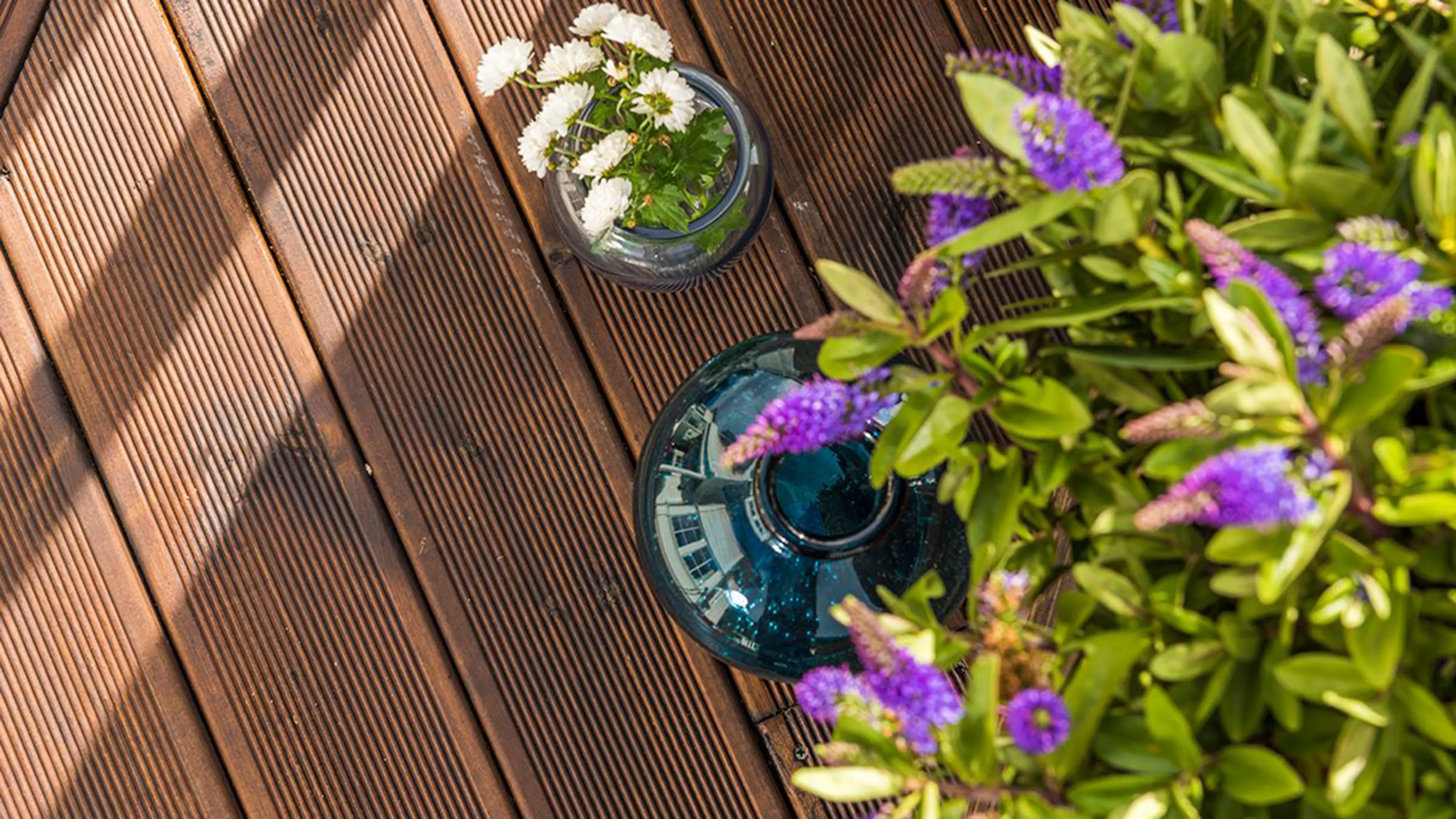 Nærbilde i fugleperspektiv av Duo terrassebord fra Talgø.