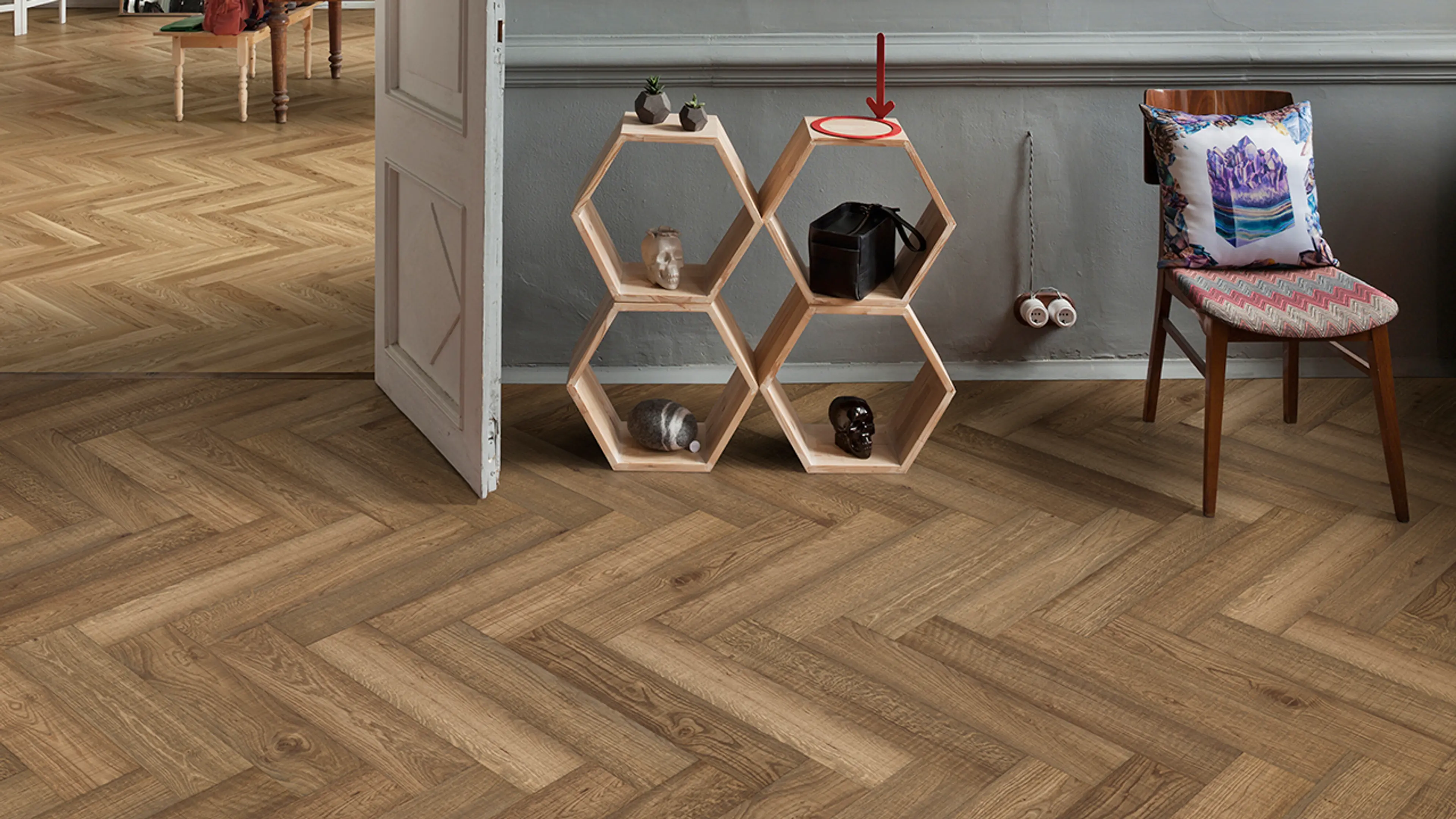 Fiskebensparkett i gammelt hus.