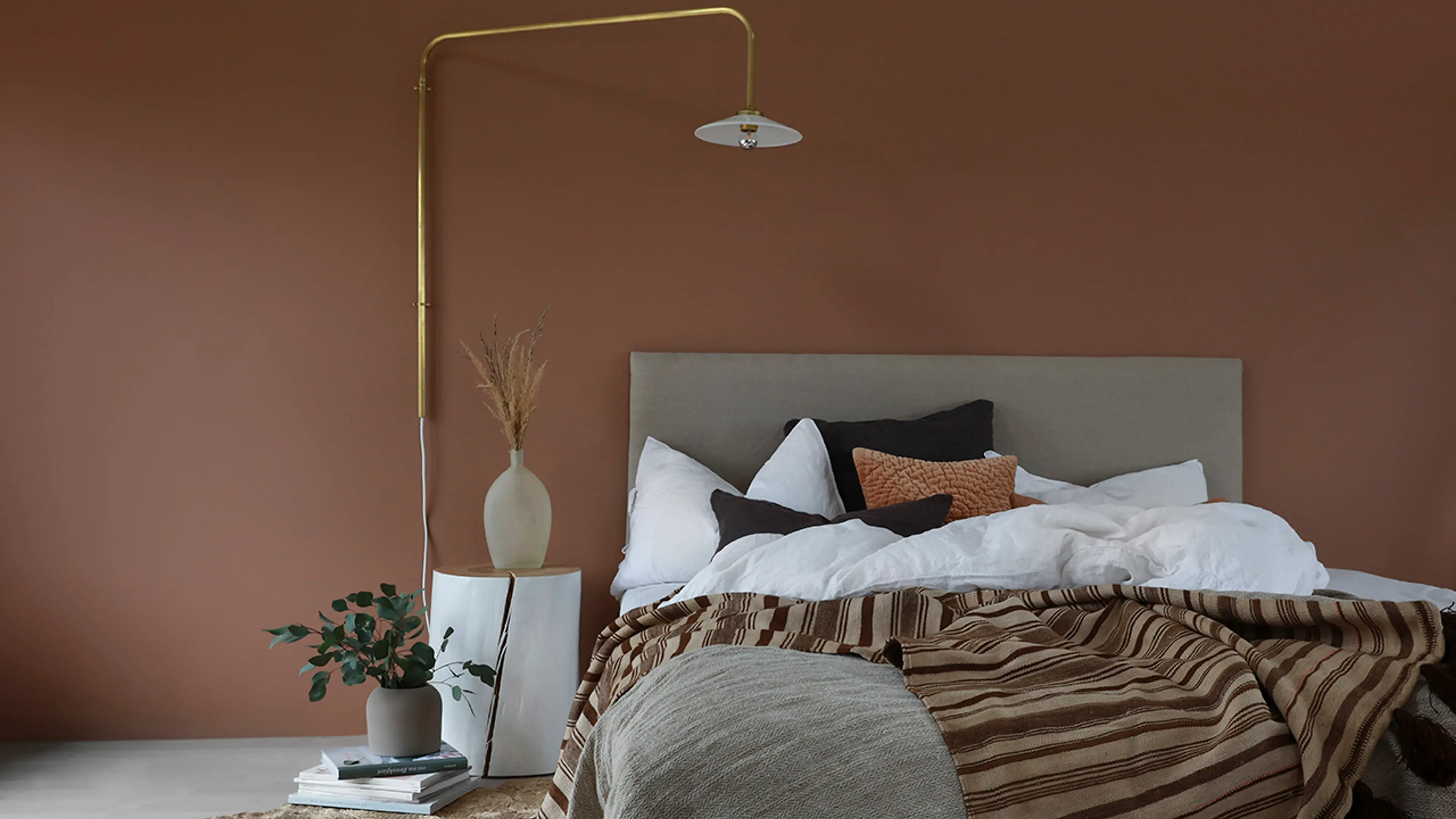 Soverom med Walls2Paint veggplater malt i fargen 11175 Adventure fra Jotun.