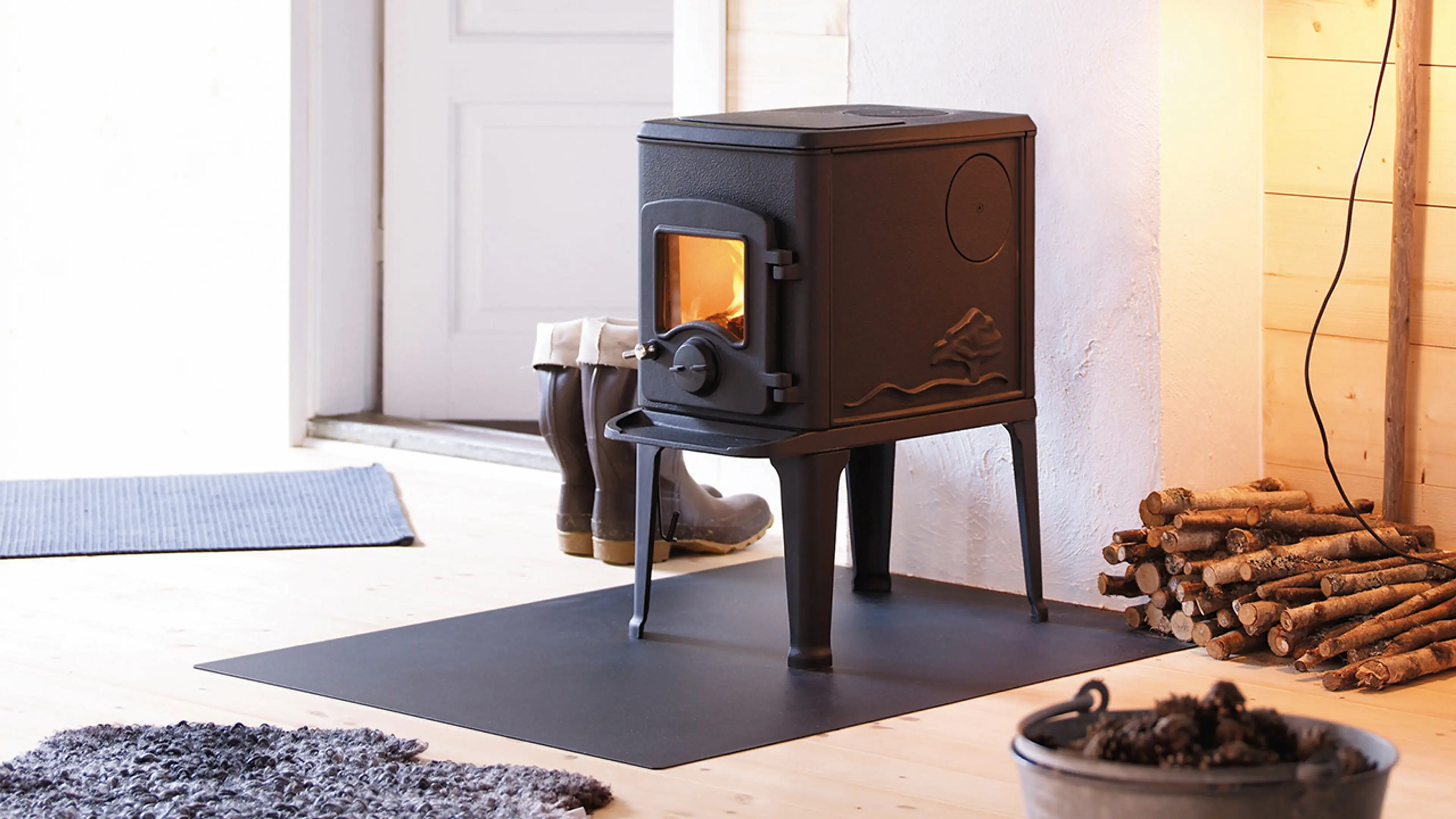 Vedovn med koketopp til hytte.