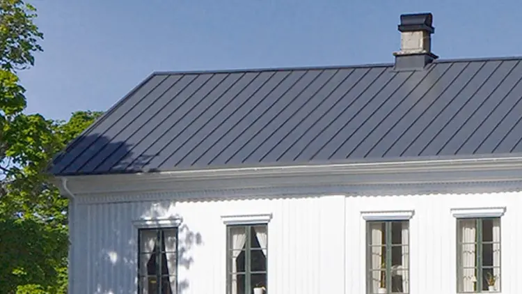 Enebolig med Galant takplater.