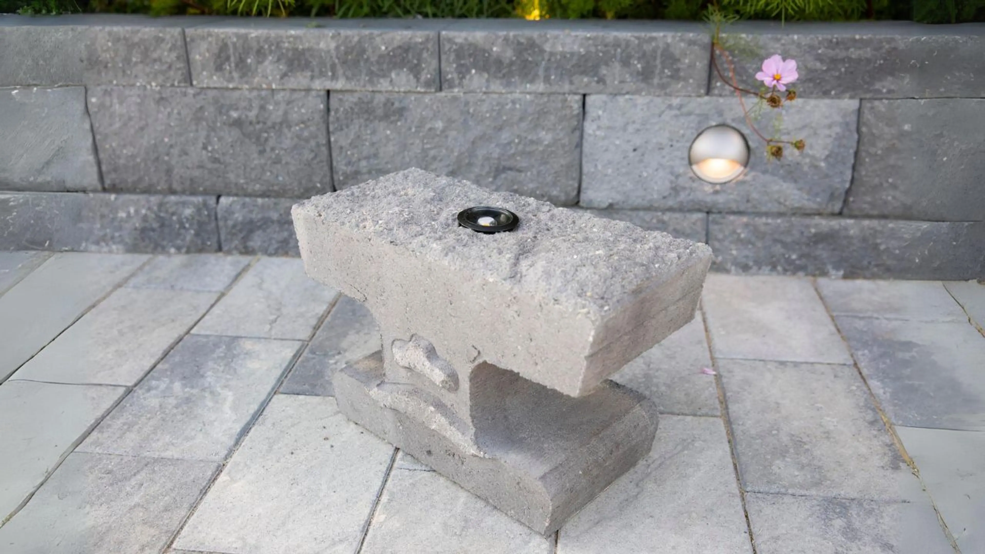 Stein med hull til integrert belysning