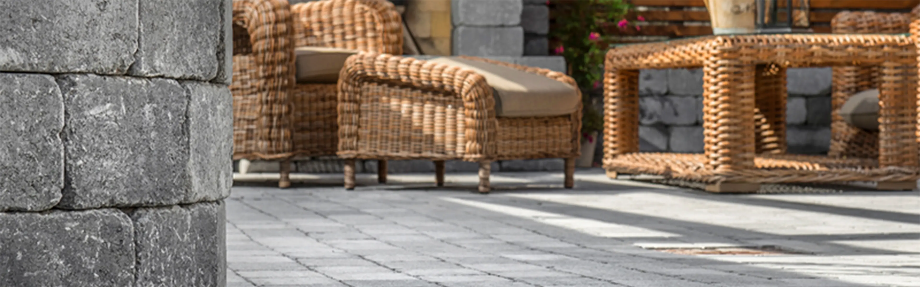 Belegningsstein på uteplass som viser hvordan legge belegningsstein.