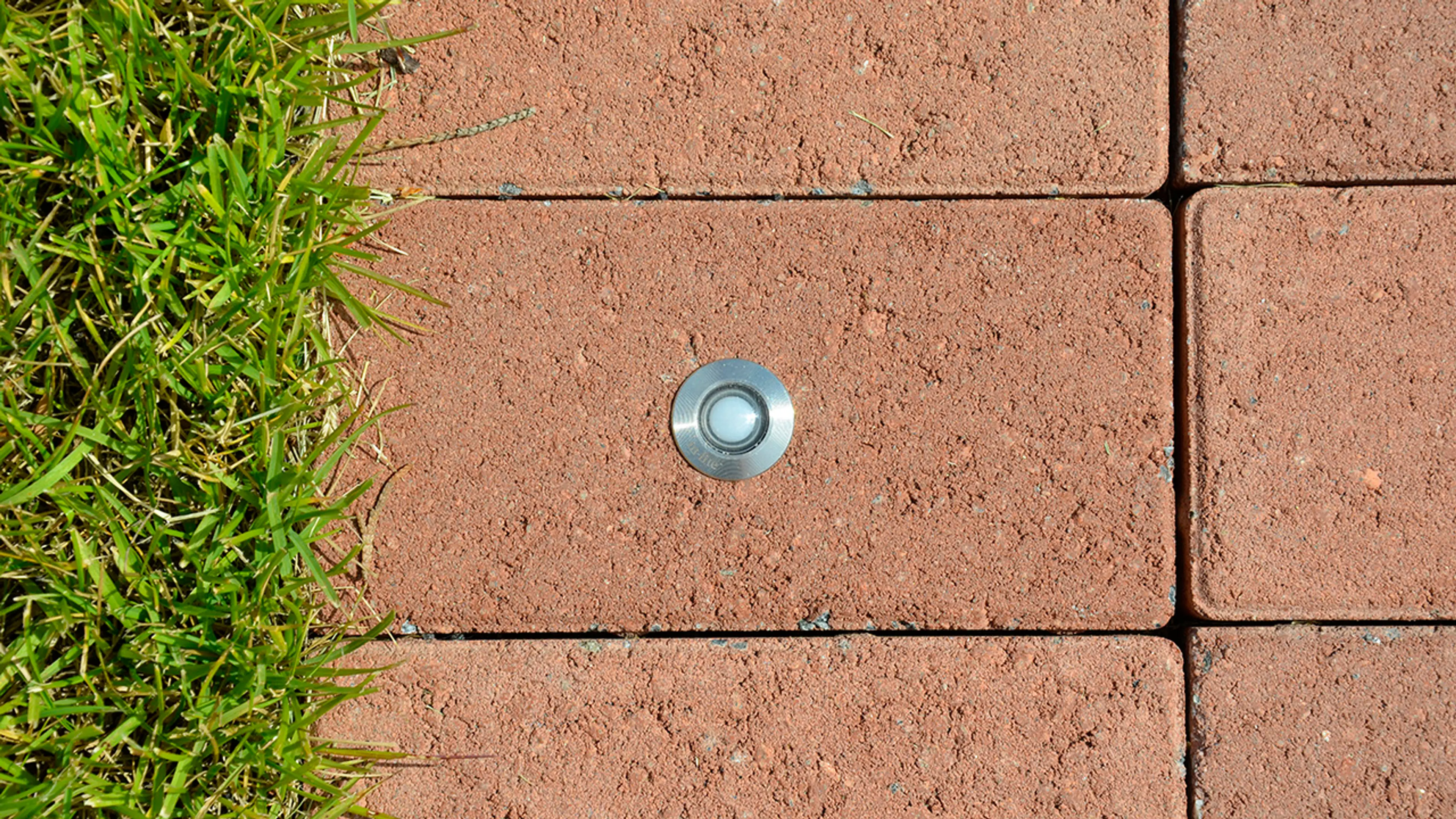 Innfelt utendørsbelysning i belegningsstein.