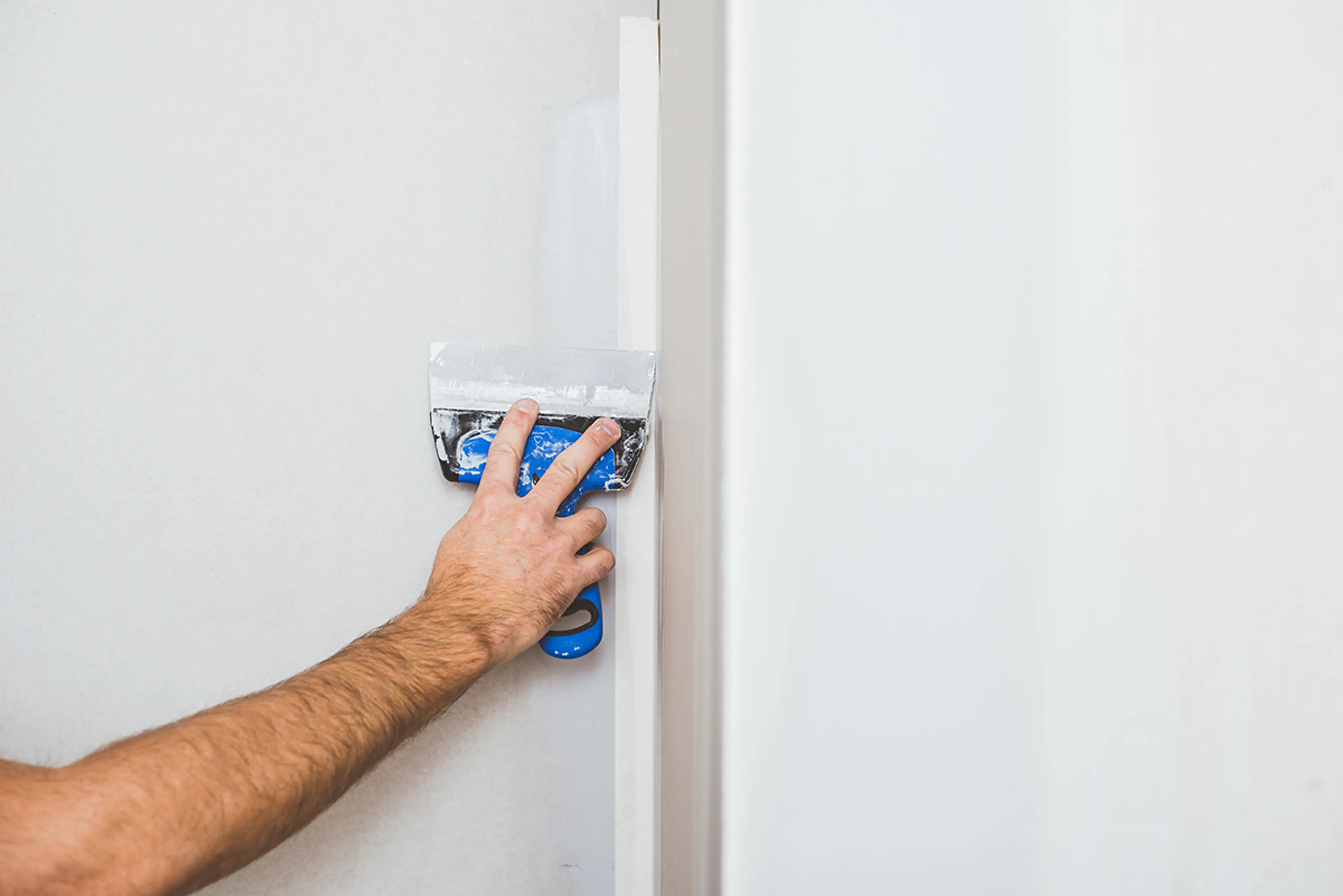 mann sparkler en vegg