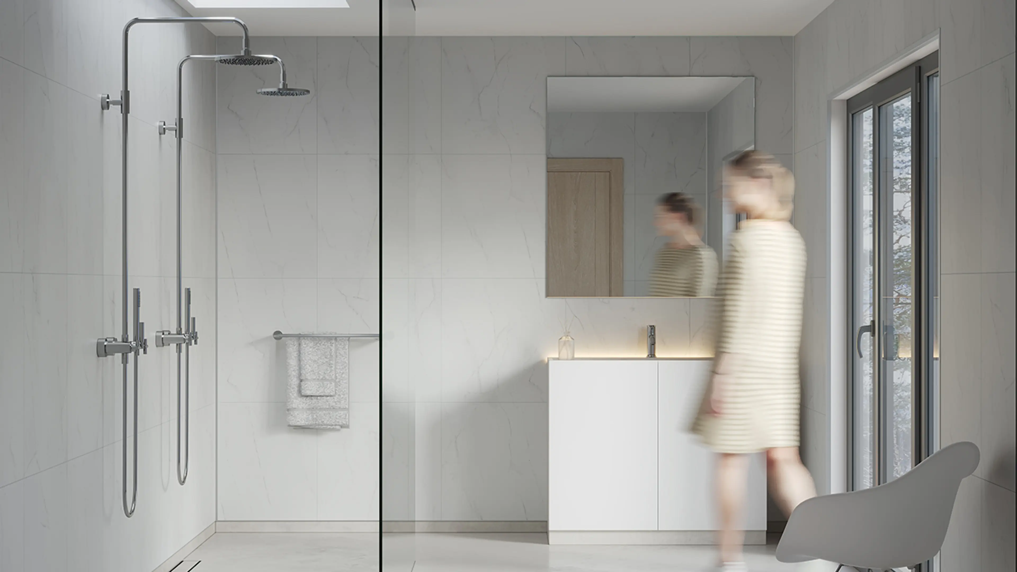 Baderom med marmordekor og dobbeldusj.