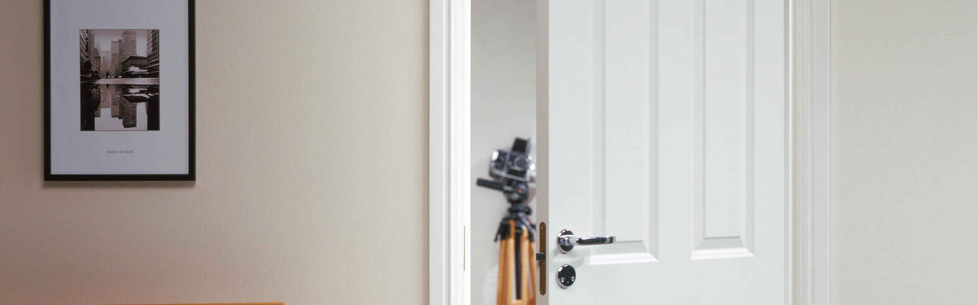 Støyreduserende innerdør i hvit.