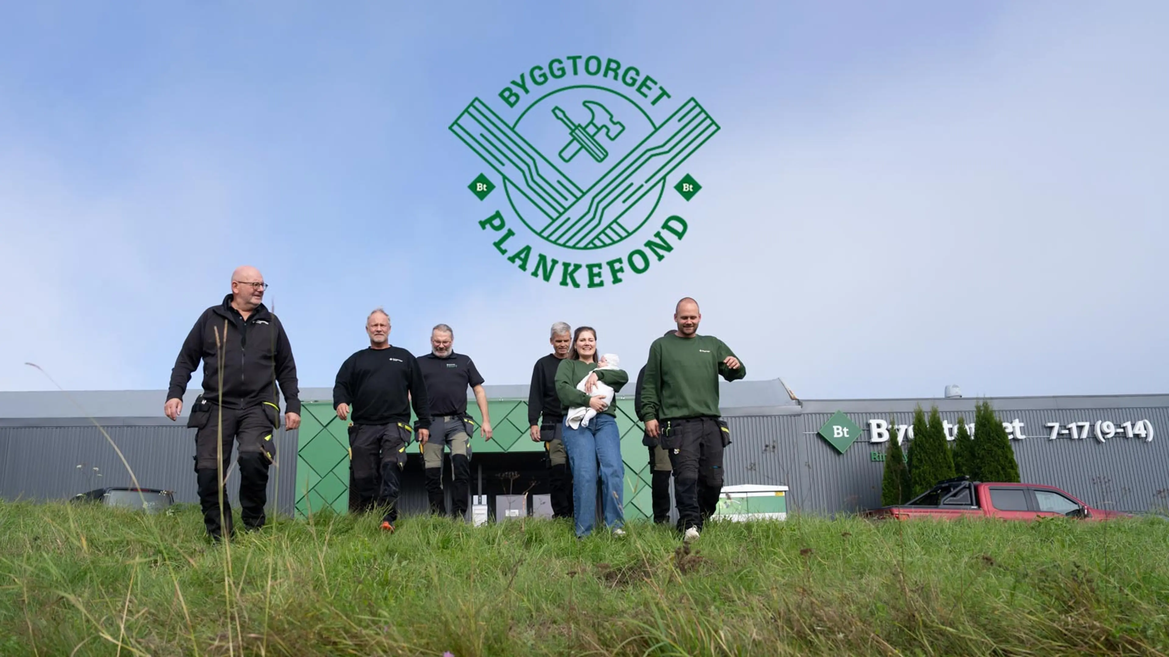 Plankefondet: Ansatte hos Byggtorget utenfor varehuset