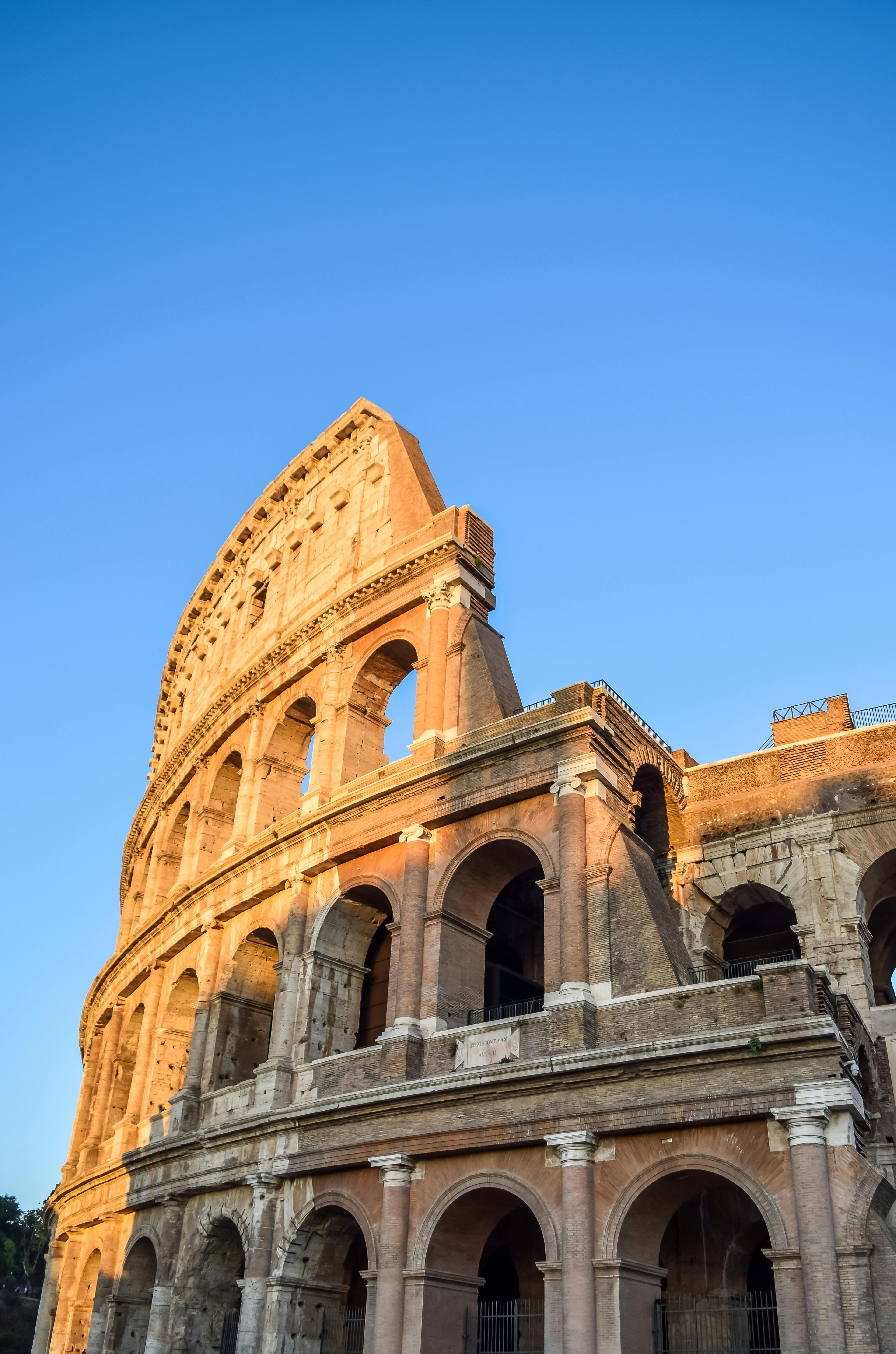 Bildet viser et utsnitt av Colosseum i Roma