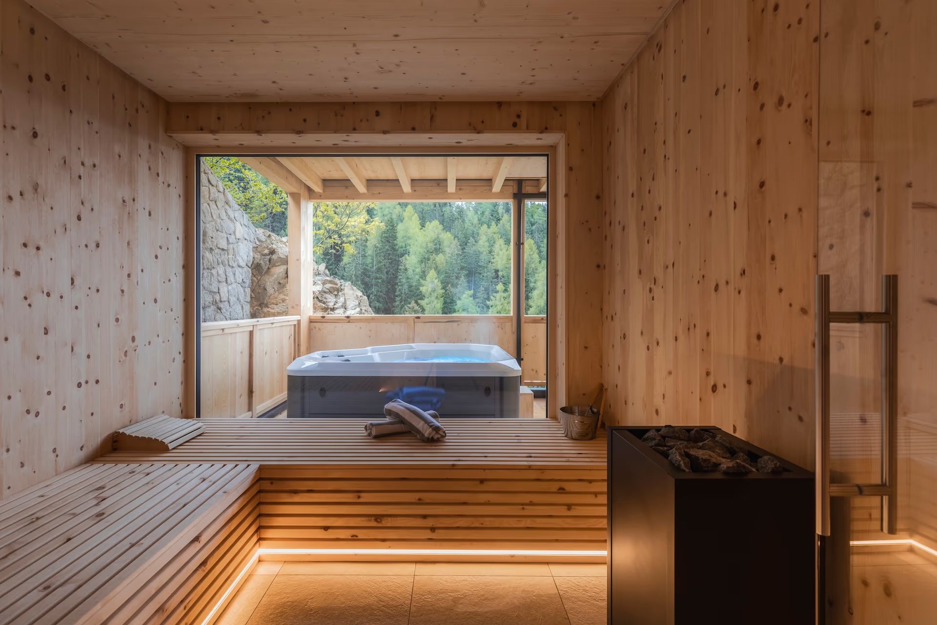 Amare Lodge – privater Outdoor-Whirlpool mit Alpenpanorama