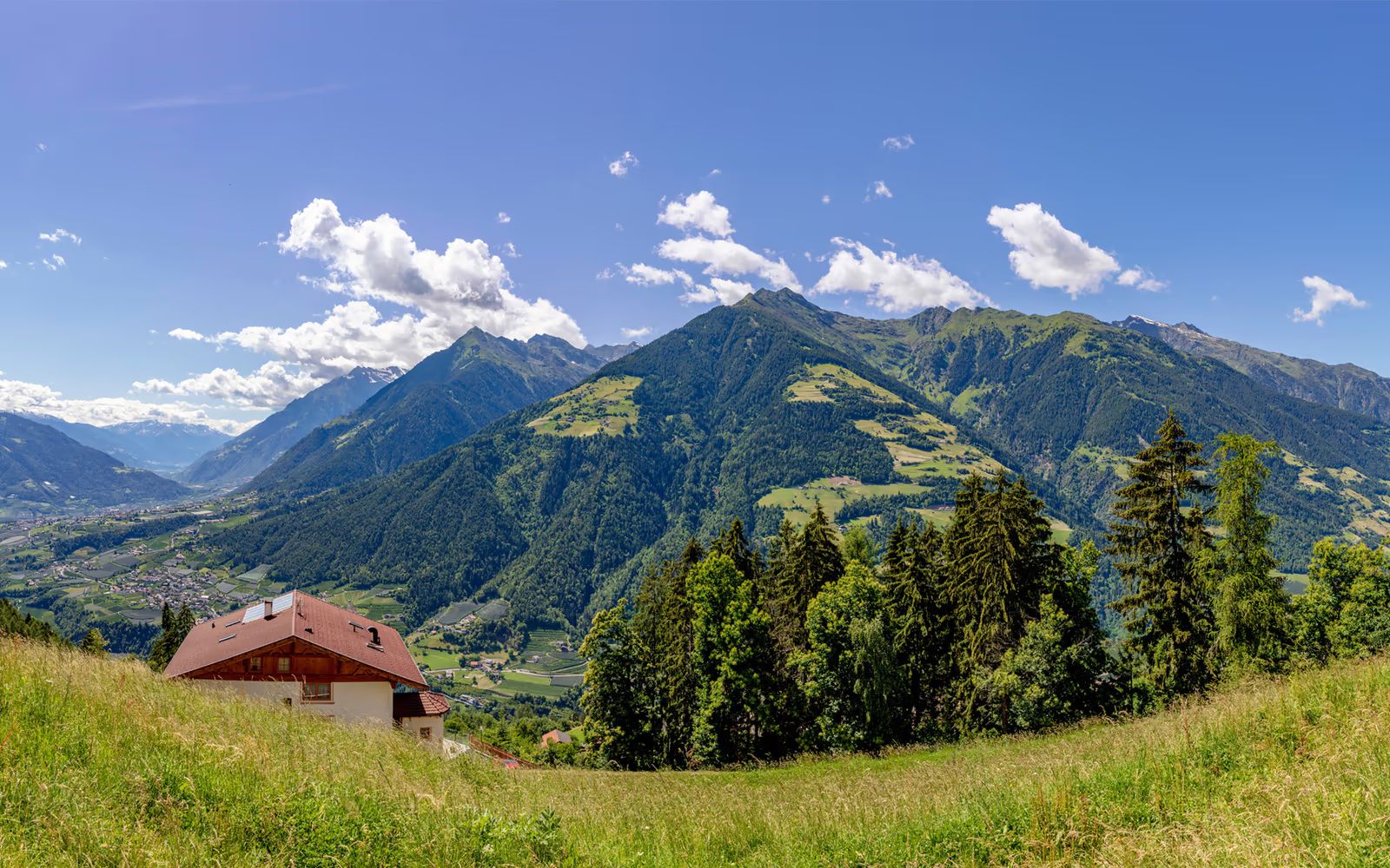 Bergpanorama über Schenna mit Blick ins Etschtal