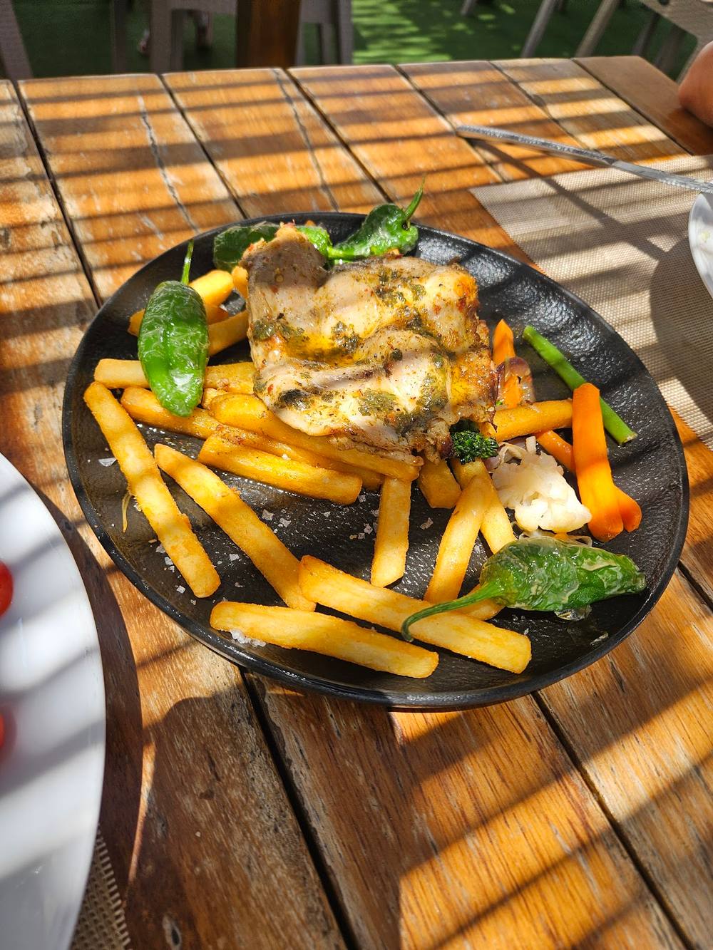 Ellas Restaurant & Beach
