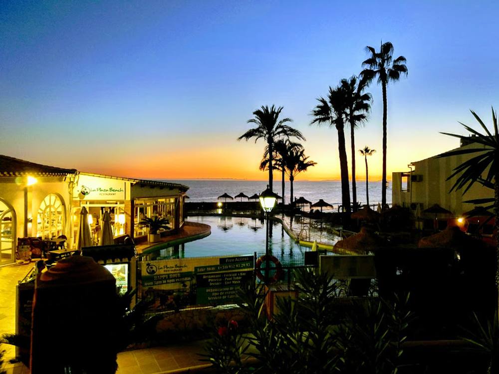 La Plaza Beach Restaurant @ Dona Lola