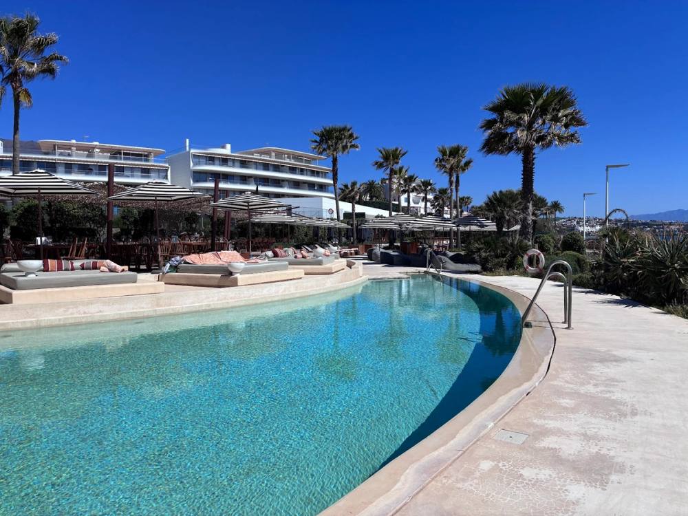 Nido: Beach club & restaurant