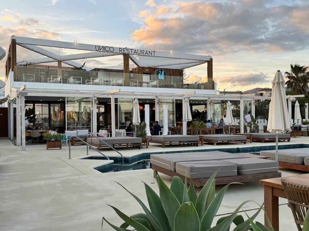 ÚNICO BEACH RESTAURANT