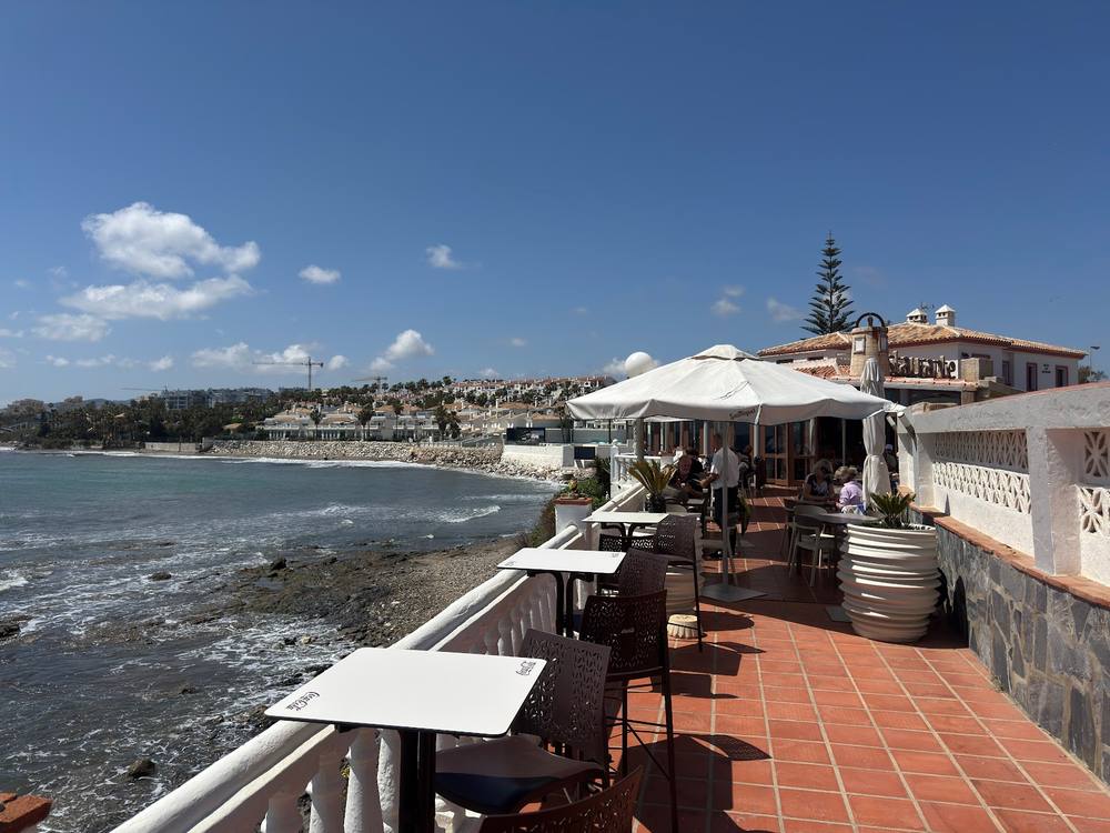 Restaurante Faro playa & Charcòn Beach