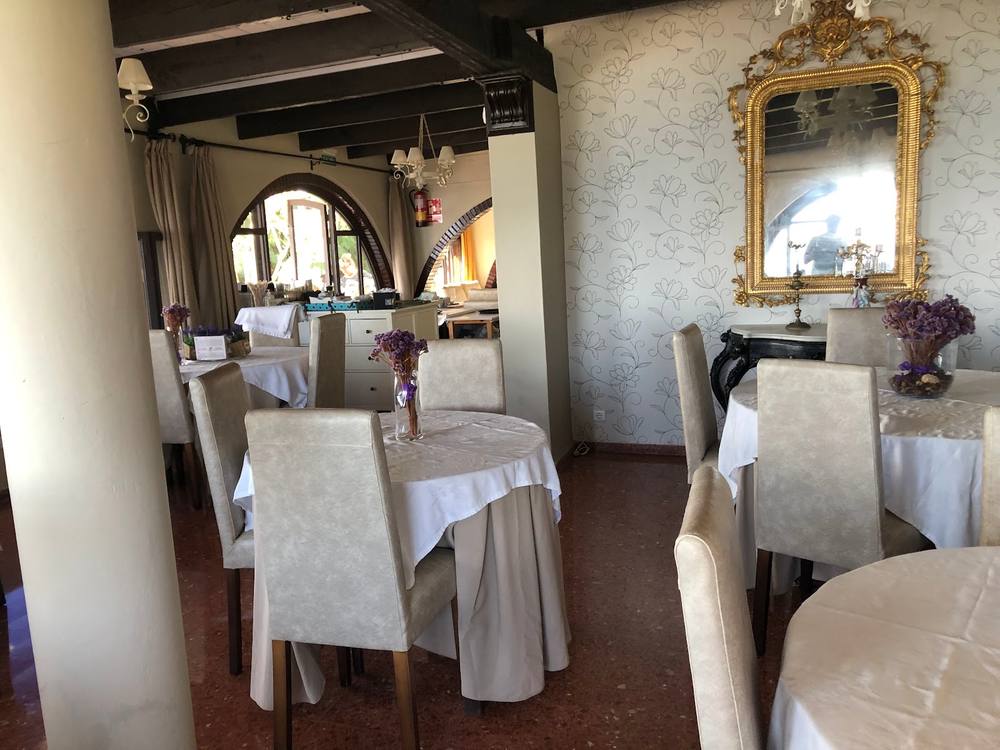 Mesonera de Nerja ( debido al número reducido de mesas no aceptamos reservas, se recomienda venir pronto