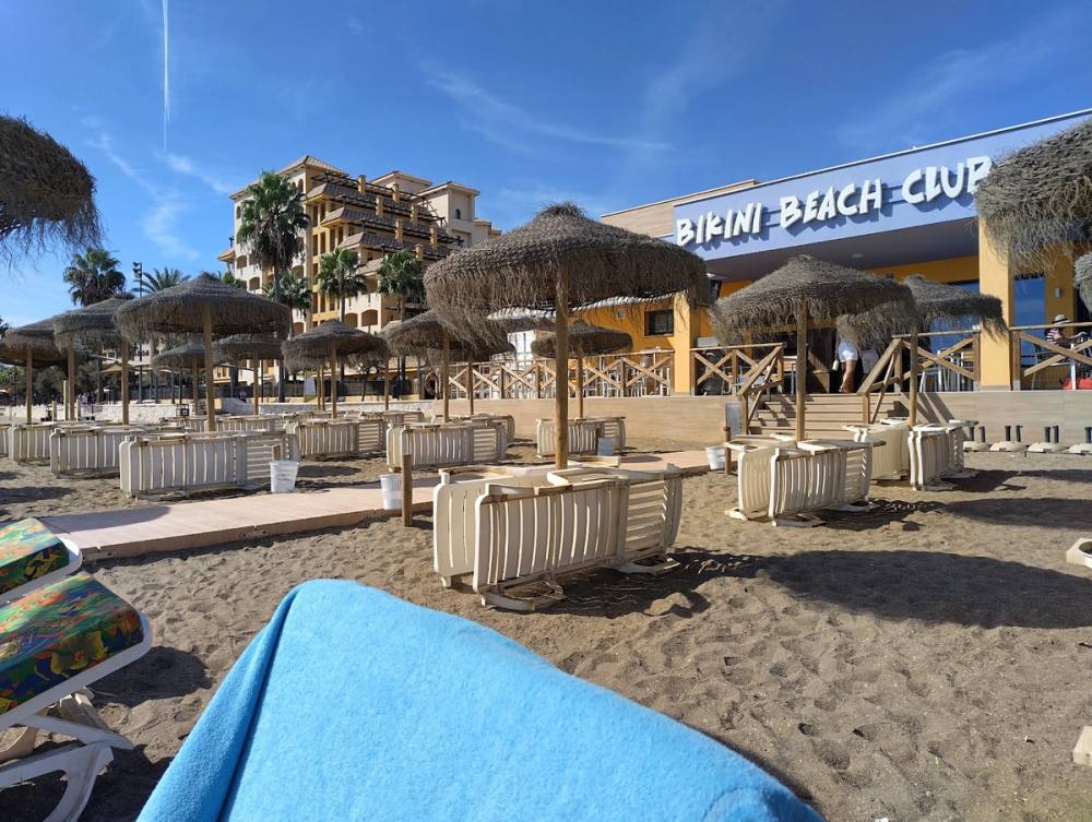 Bar Bikini Beach