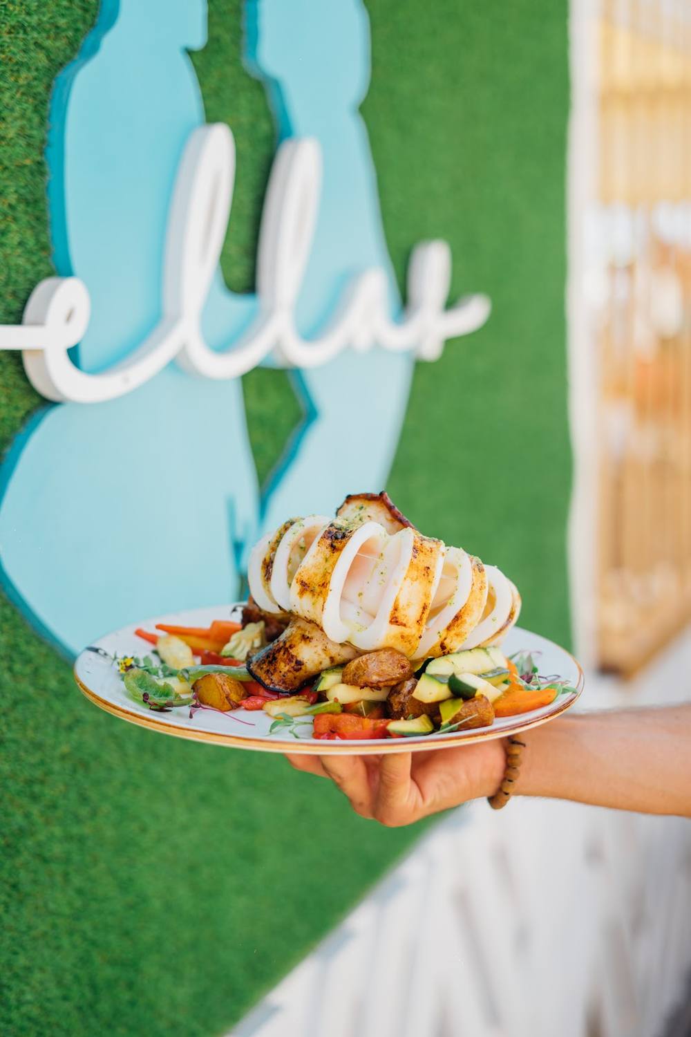 Ellas Restaurant & Beach