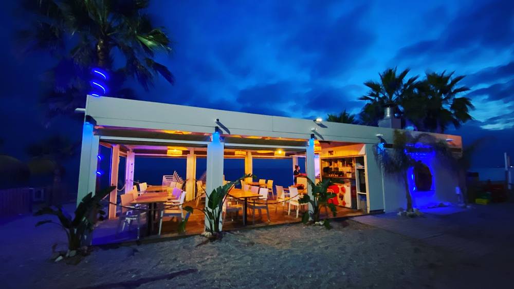 Las Palmeras Beach Club