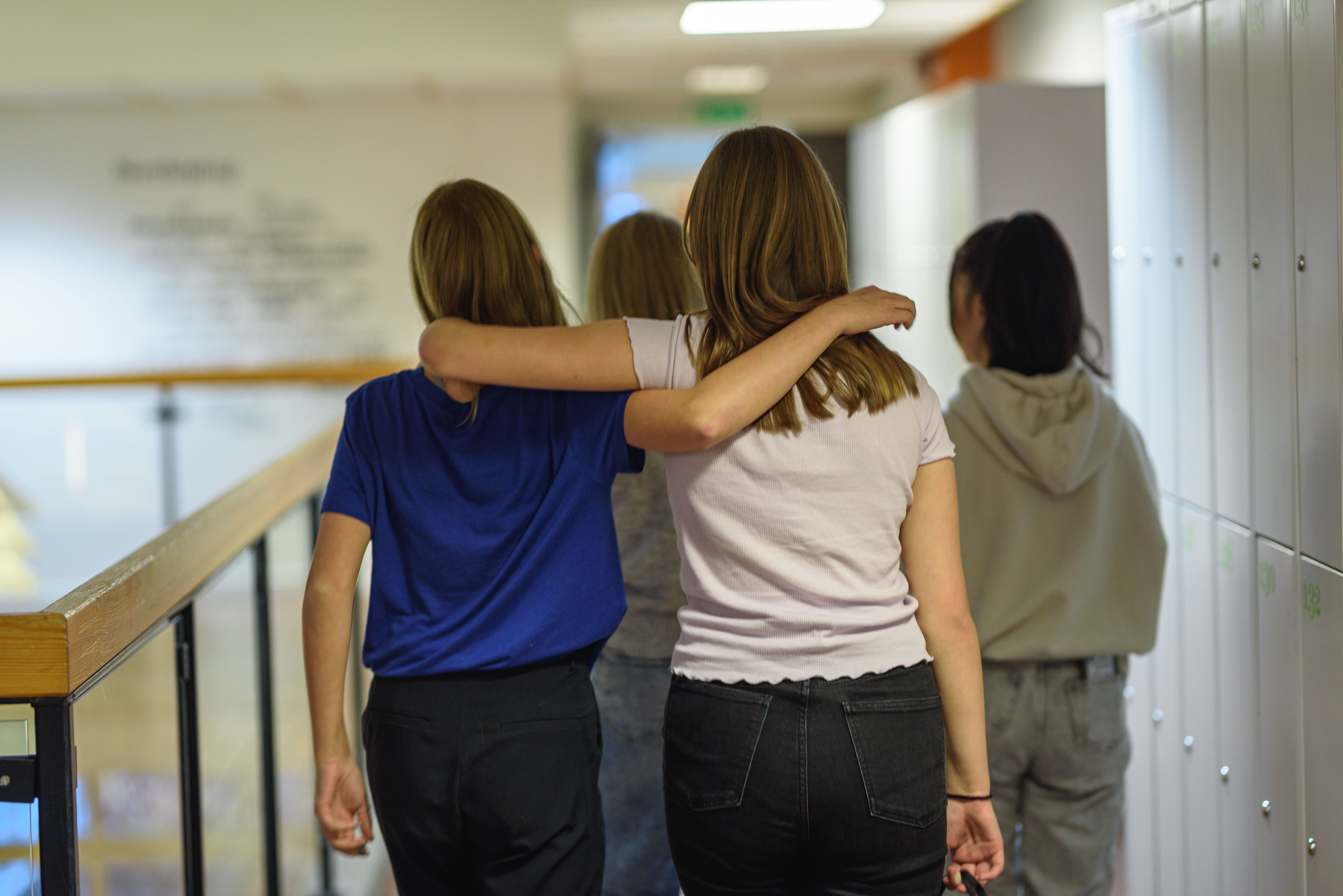 elever bygger med klossar