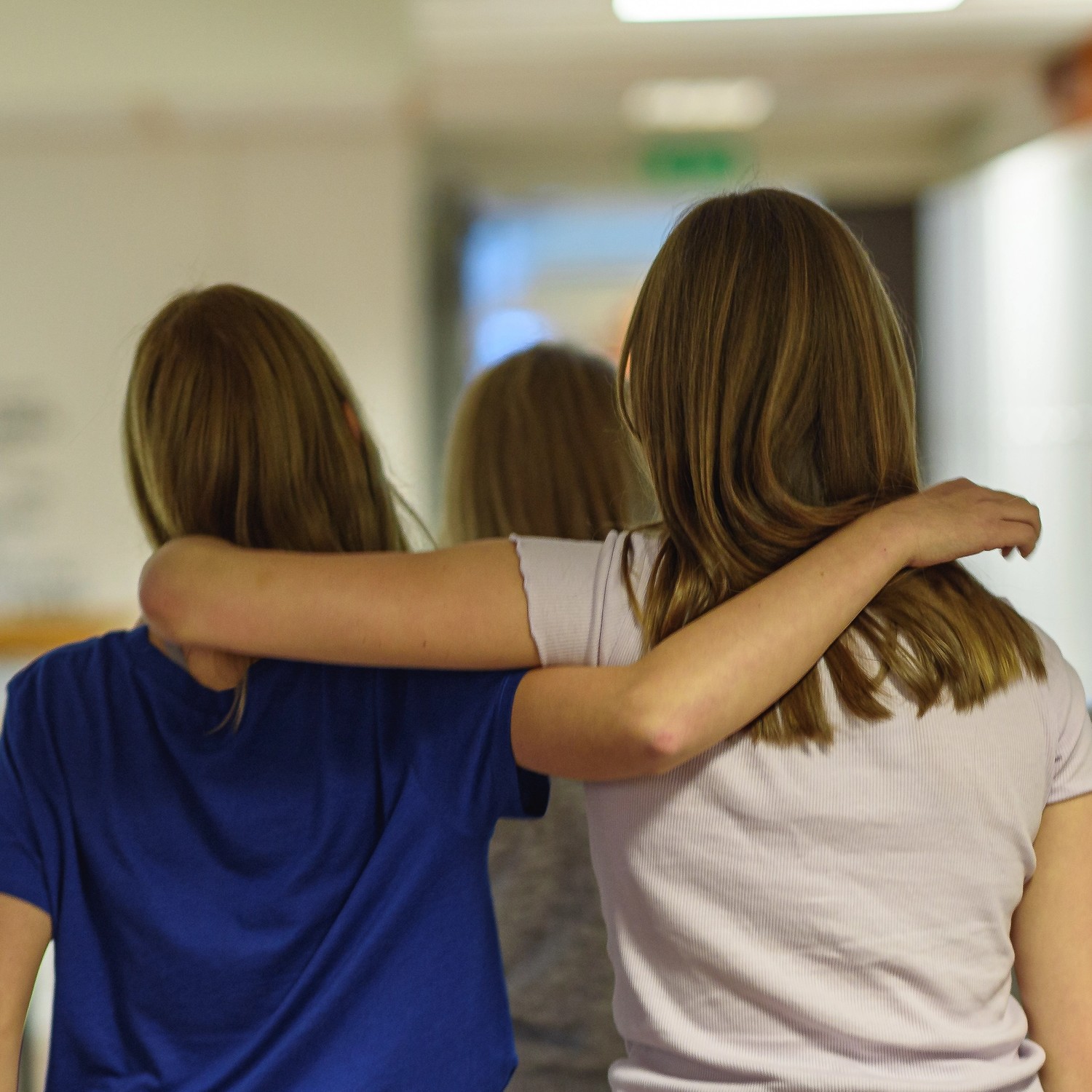 elever bygger med klossar