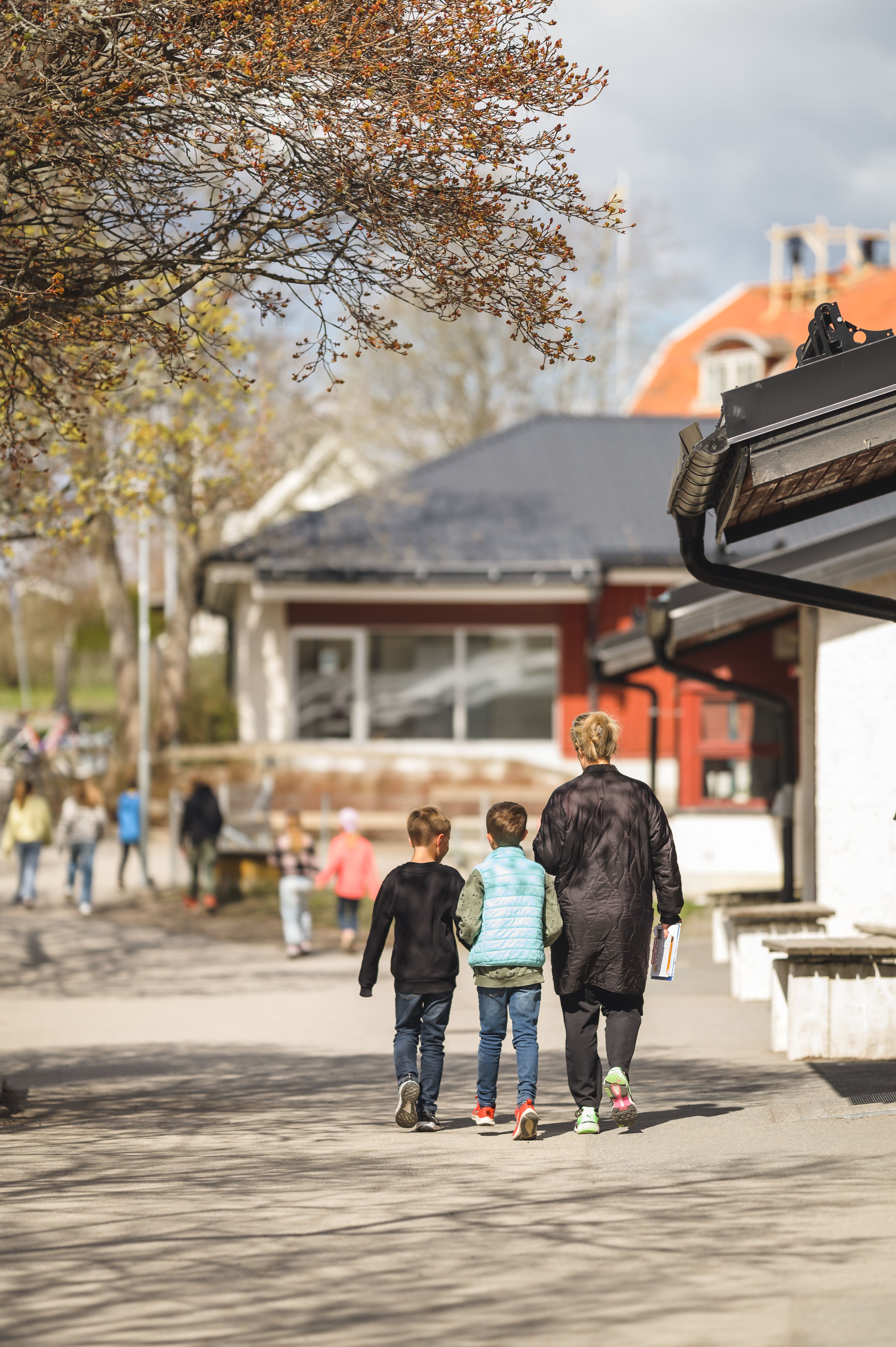barn blir lämnade på skolan