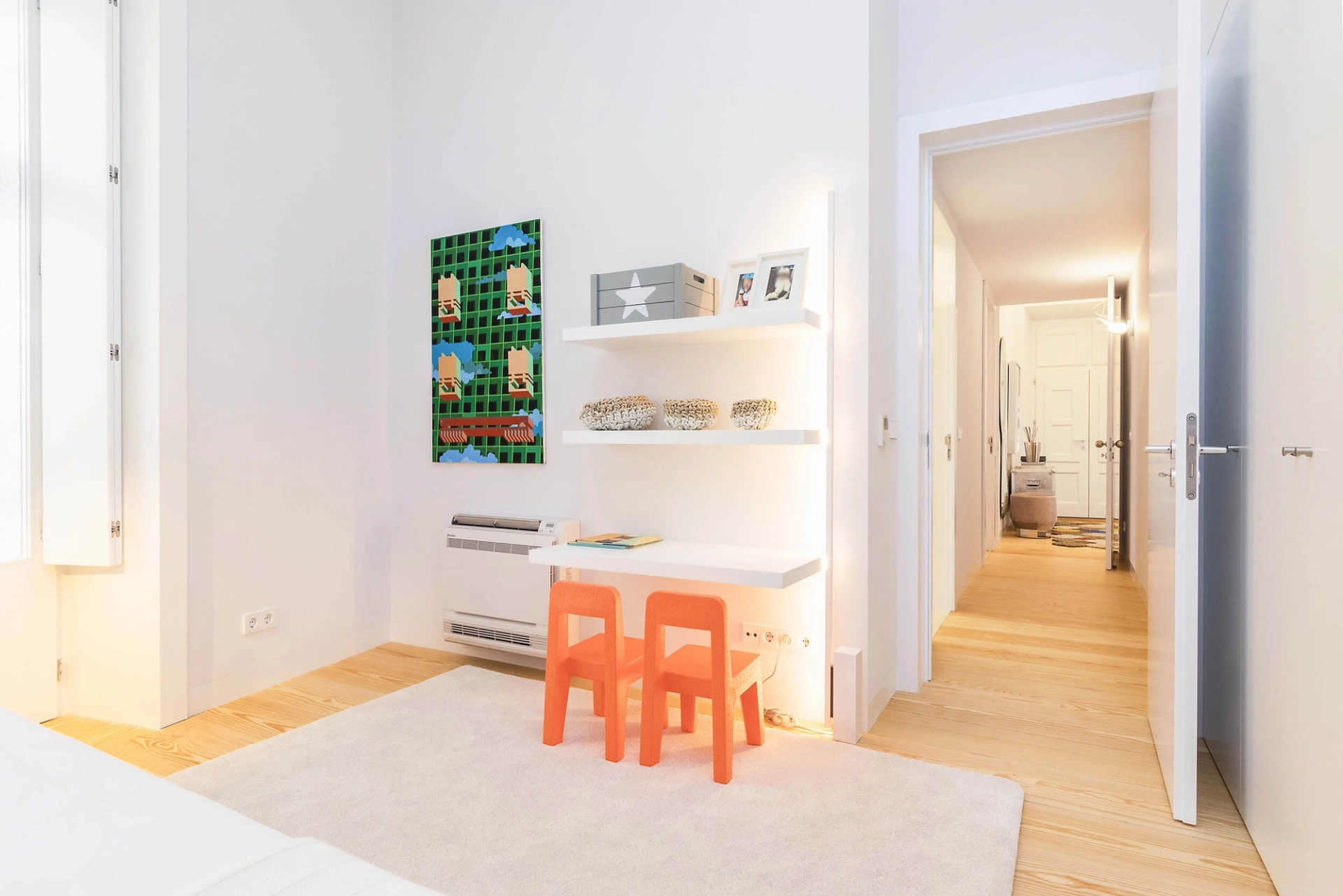 Children's bedroom with MAGIS Seggiolina Pop orange chairs, white Corian shelves and palace corridor — luxury interior design, Lisbon, Atelier Renata Santos Machado
