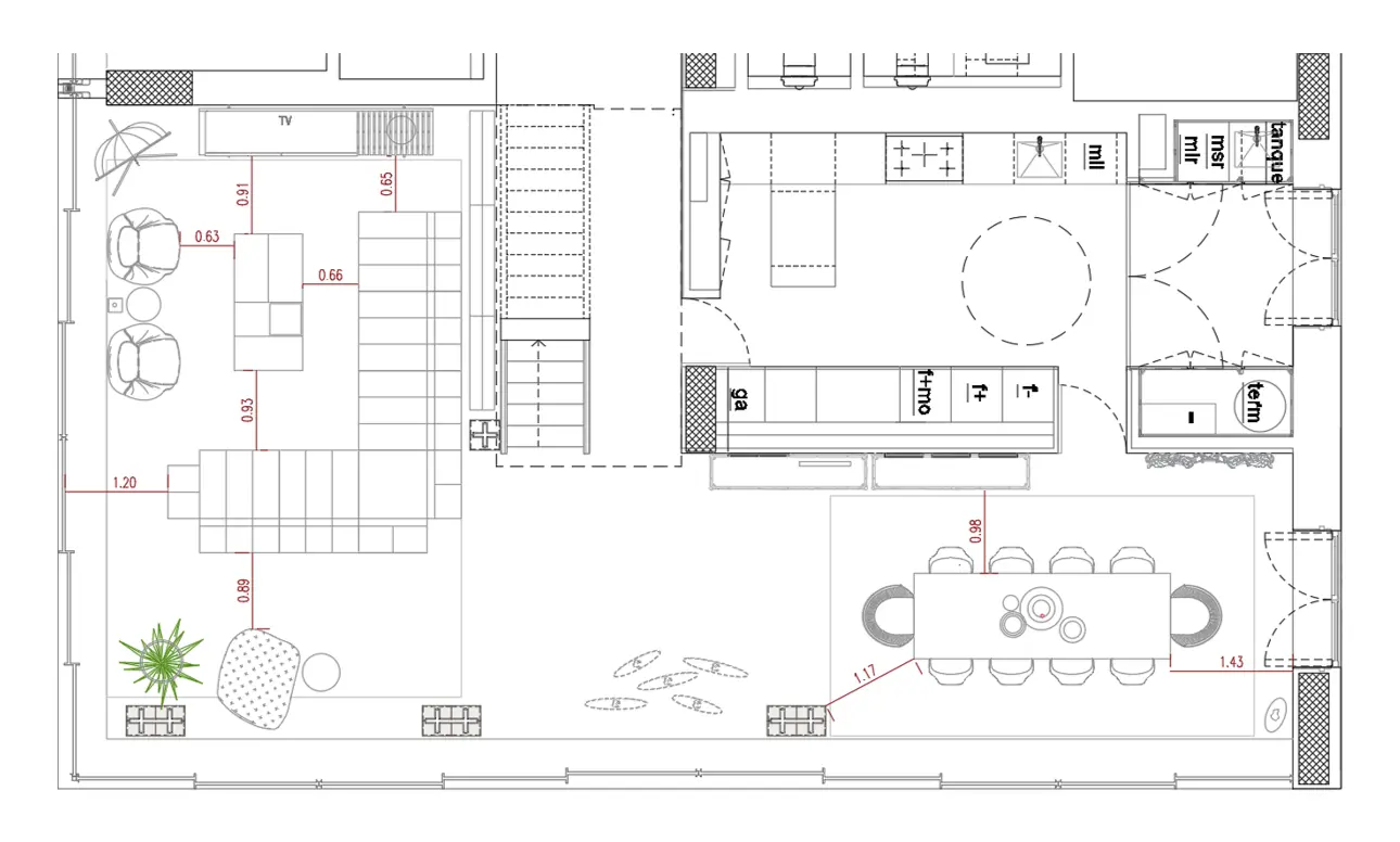 Planta de projeto técnico de interiores com layout, mobiliário, cozinha e medidas de circulação definidas antes da obra.