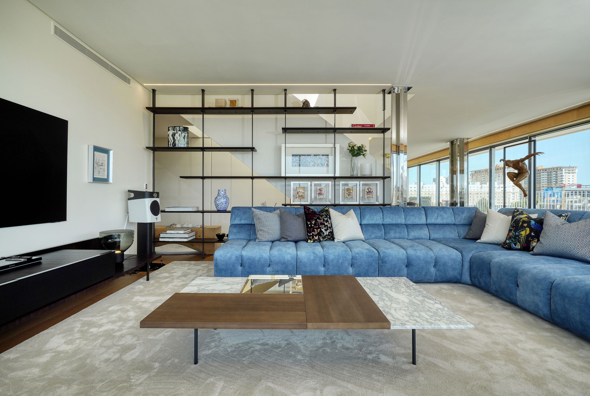 Sala de apartamento com projeto de design de interiores de luxo em Portugal