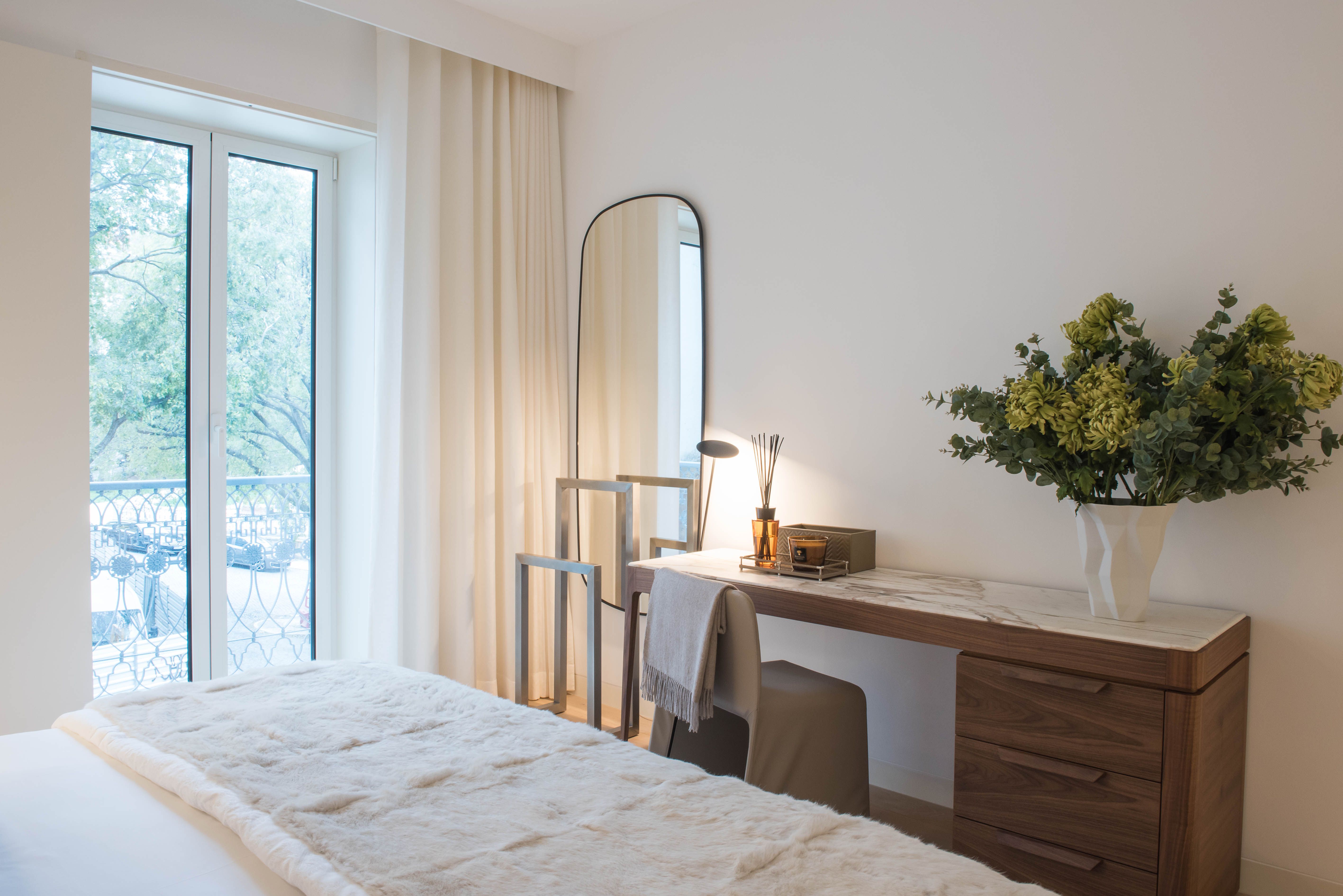 Quarto com mobiliário à medida num projeto de design de interiores