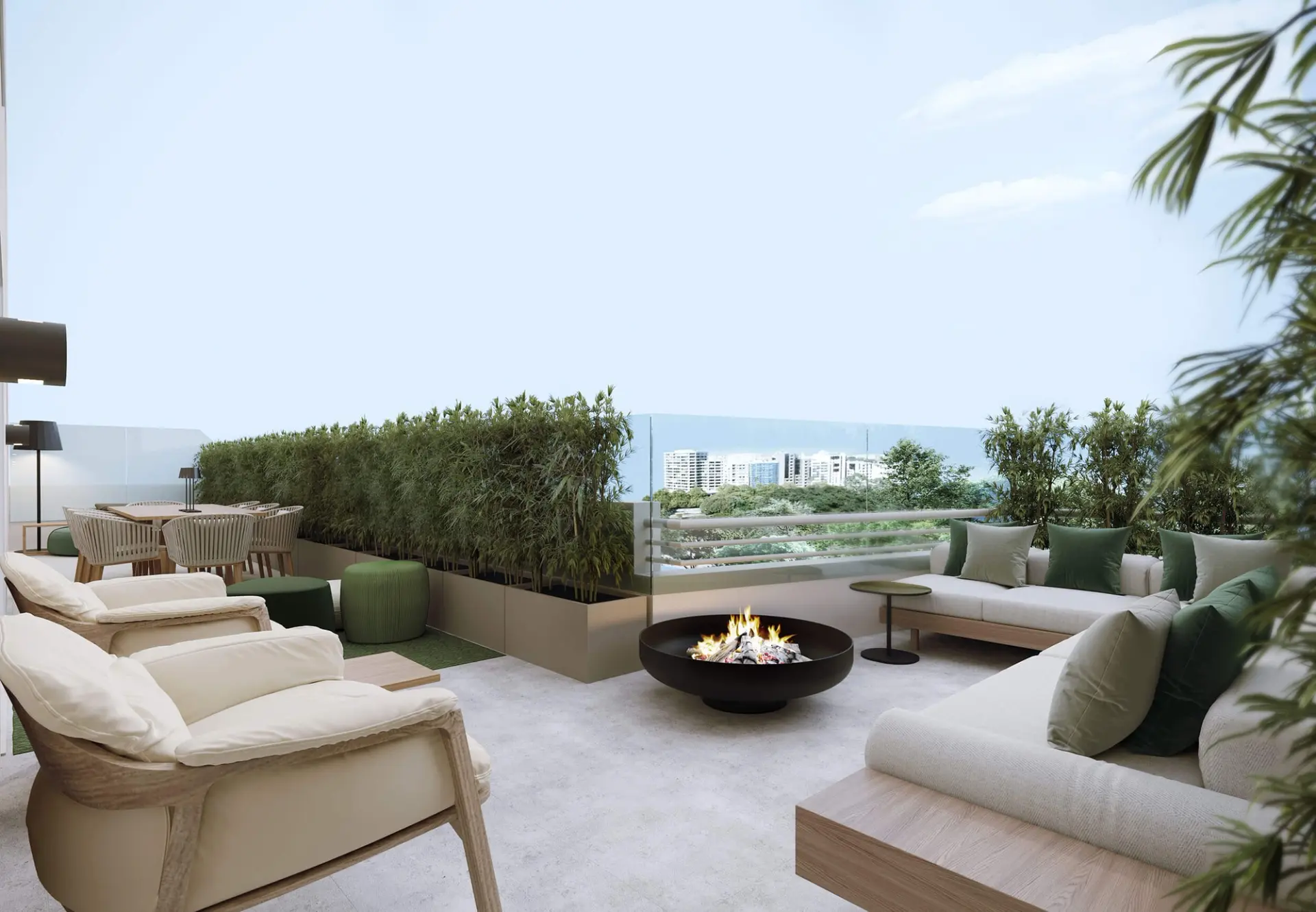 Sofás em corda creme com almofadas verdes, poltronas e mesa de refeição em torno de braseira sobre terraço com vista — exterior de luxo