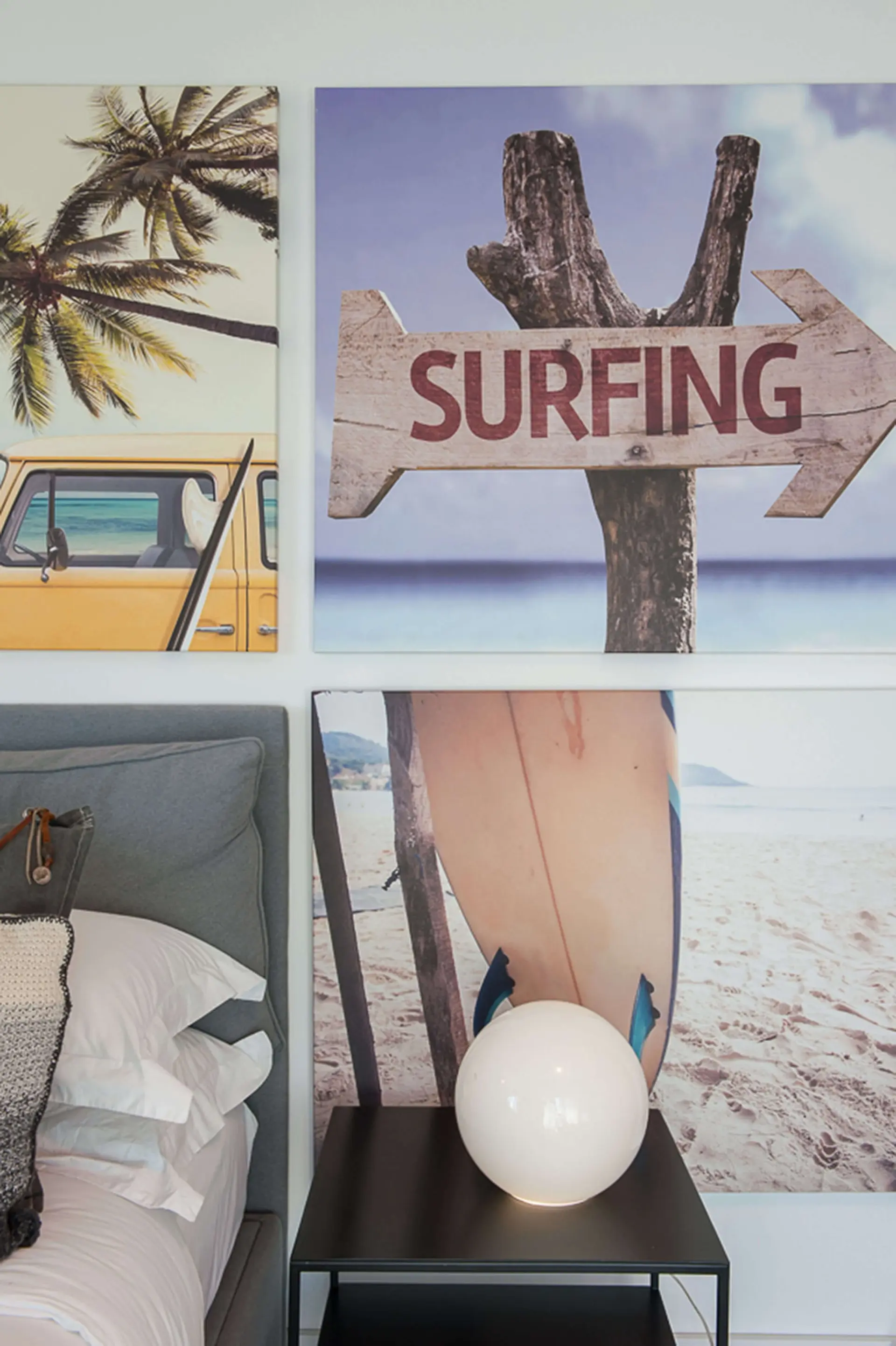 Quarto jovem com telas fotográficas de surf, candeeiro esférico e mesa lateral preta — design de interiores de luxo Paço de Arcos, Oeiras, Atelier Renata Santos Machado