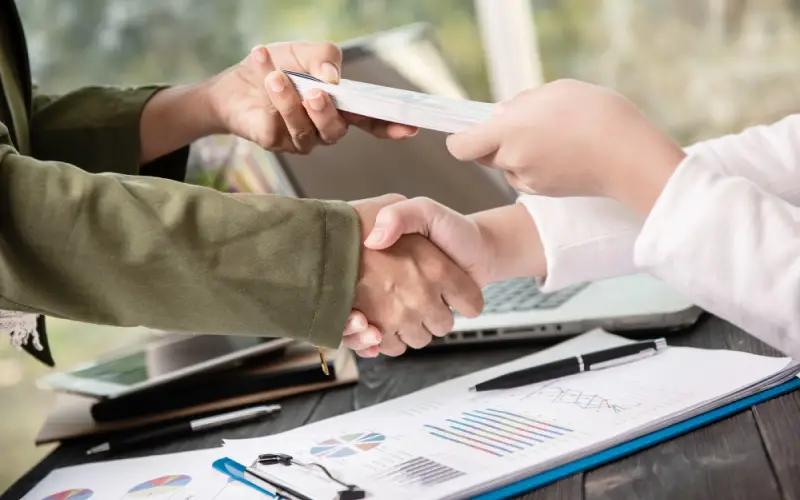 Banii Nu Sunt Problema: 3 Strategii Geniale de Finanțare a Investițiilor Imobiliare în România (Valabile în 2025)